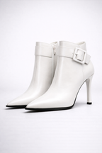Botines de tacón con hebilla oversize