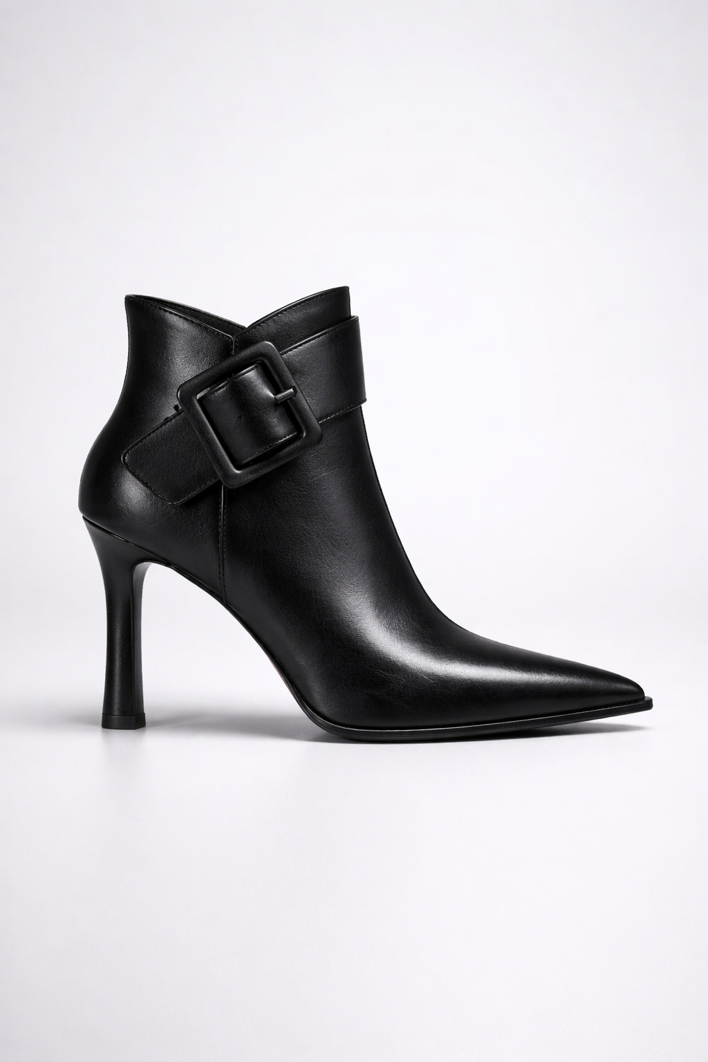 Botines de tacón con hebilla oversize