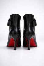 Botines de tacón con hebilla oversize