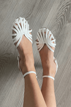 Sandalias planas con tiras finas metalizadas