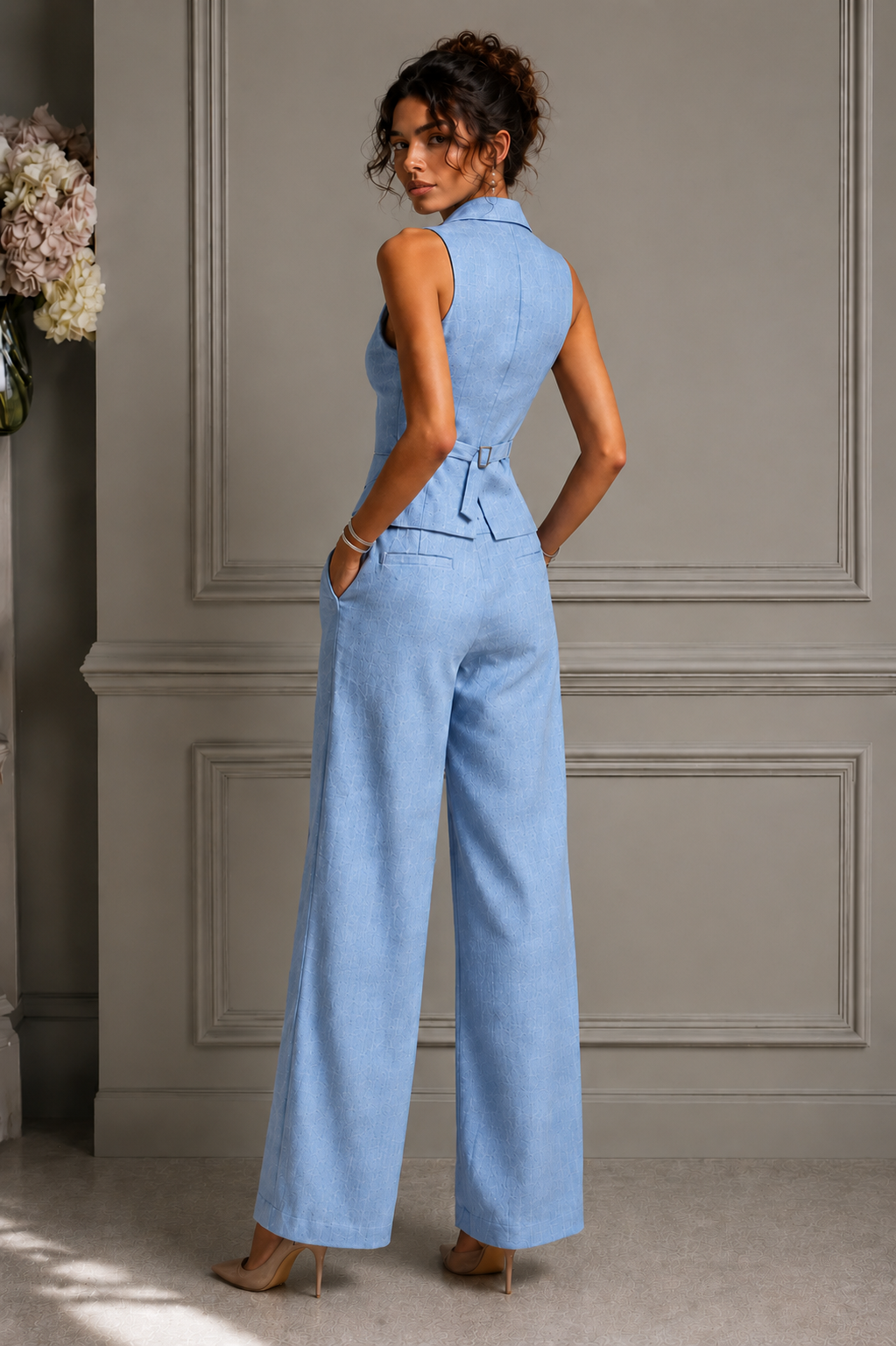 Traje de dos piezas con cuello en V y botones para mujer