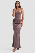 Rosa - Vestido largo negro con corsé