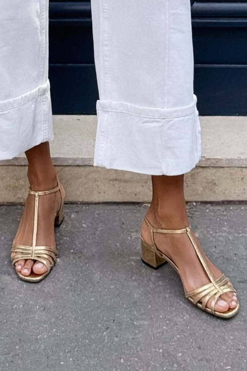 Sandalias de tiras con tacón