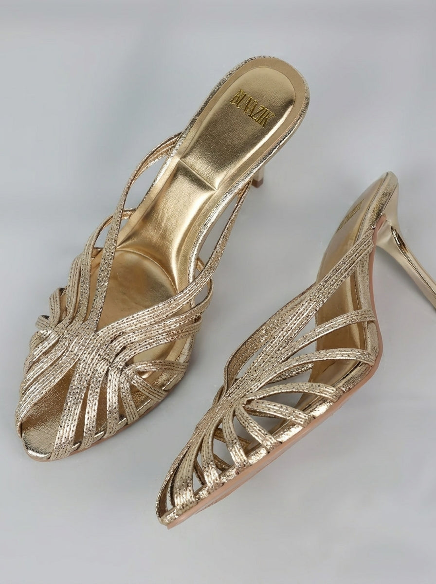 Sandalias de tacón trenzadas doradas