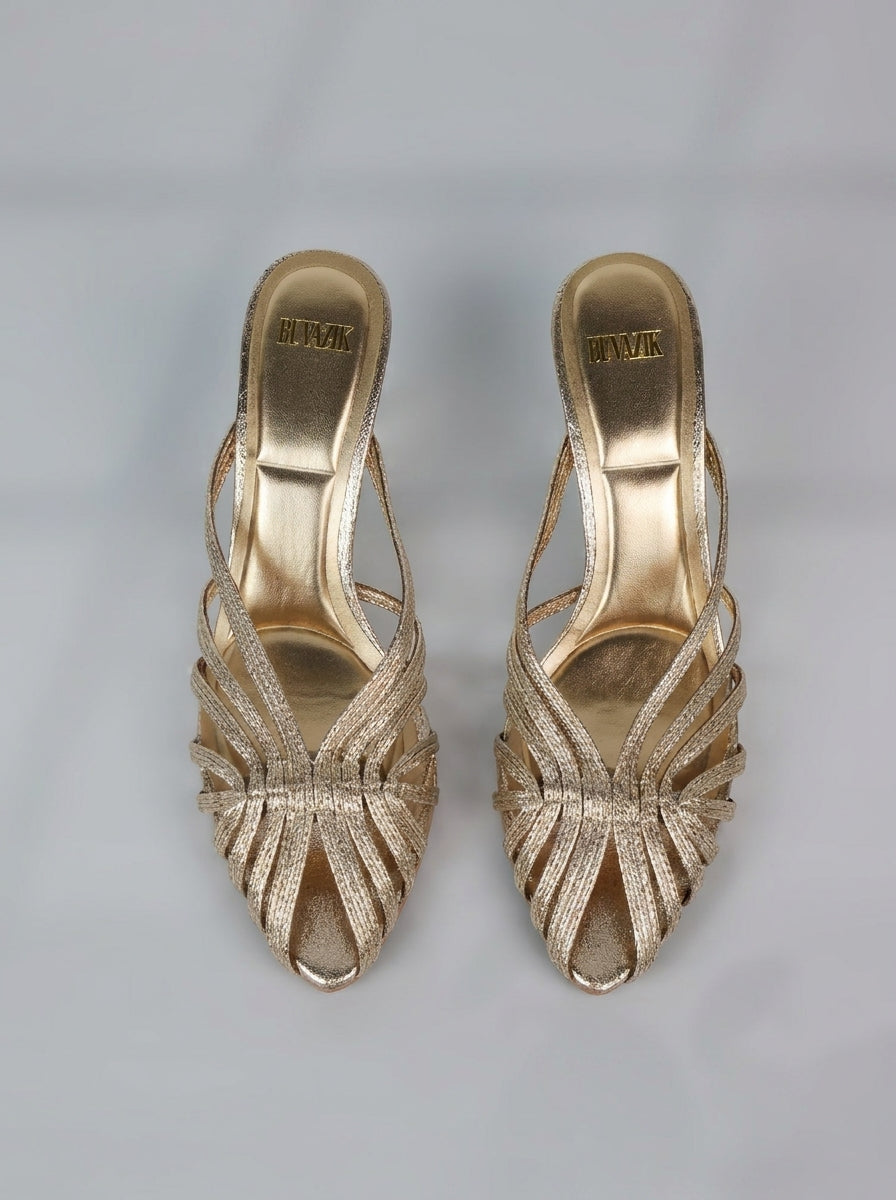 Sandalias de tacón trenzadas doradas