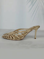 Sandalias de tacón trenzadas doradas