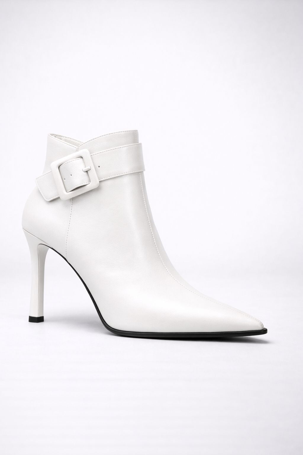 Botines de tacón con hebilla oversize