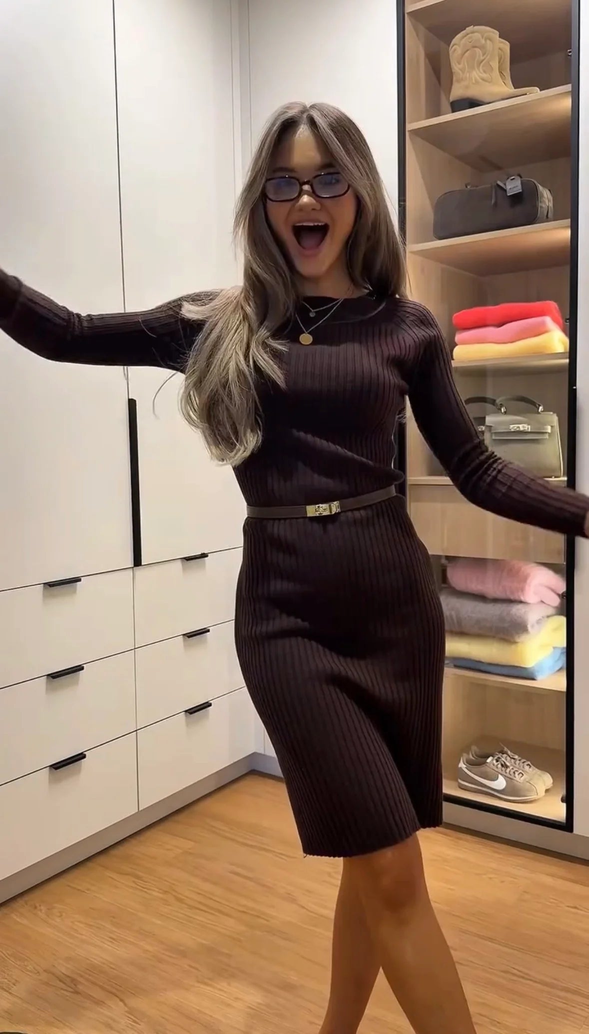 Desy – Vestido Midi Ajustado