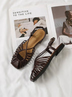 Sandalias planas trenzadas con detalle central