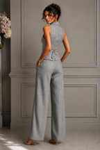 Traje de dos piezas con cuello en V y botones para mujer